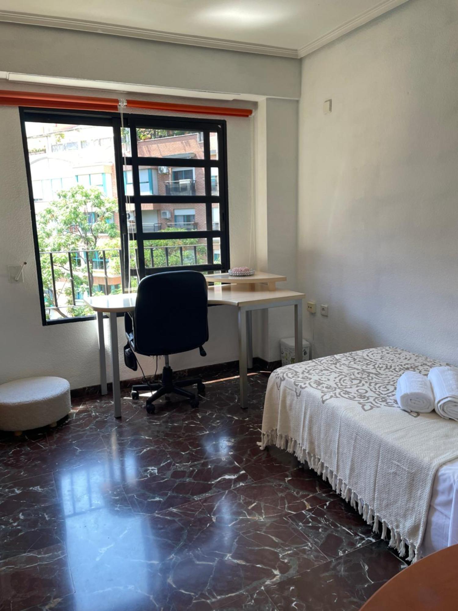 Habitacion Cerca Del Centro De Valencia Apartment Luaran gambar