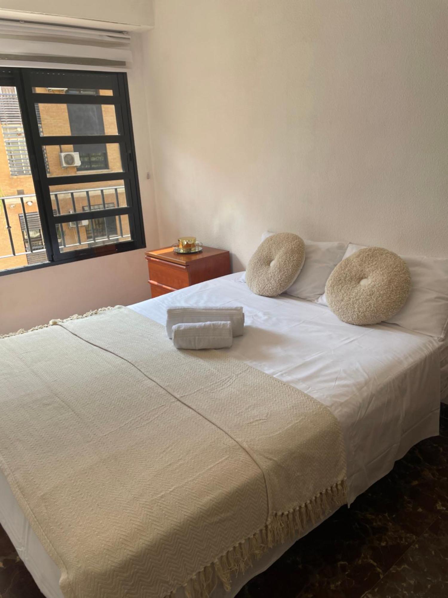 Habitacion Cerca Del Centro De Valencia Apartment Luaran gambar